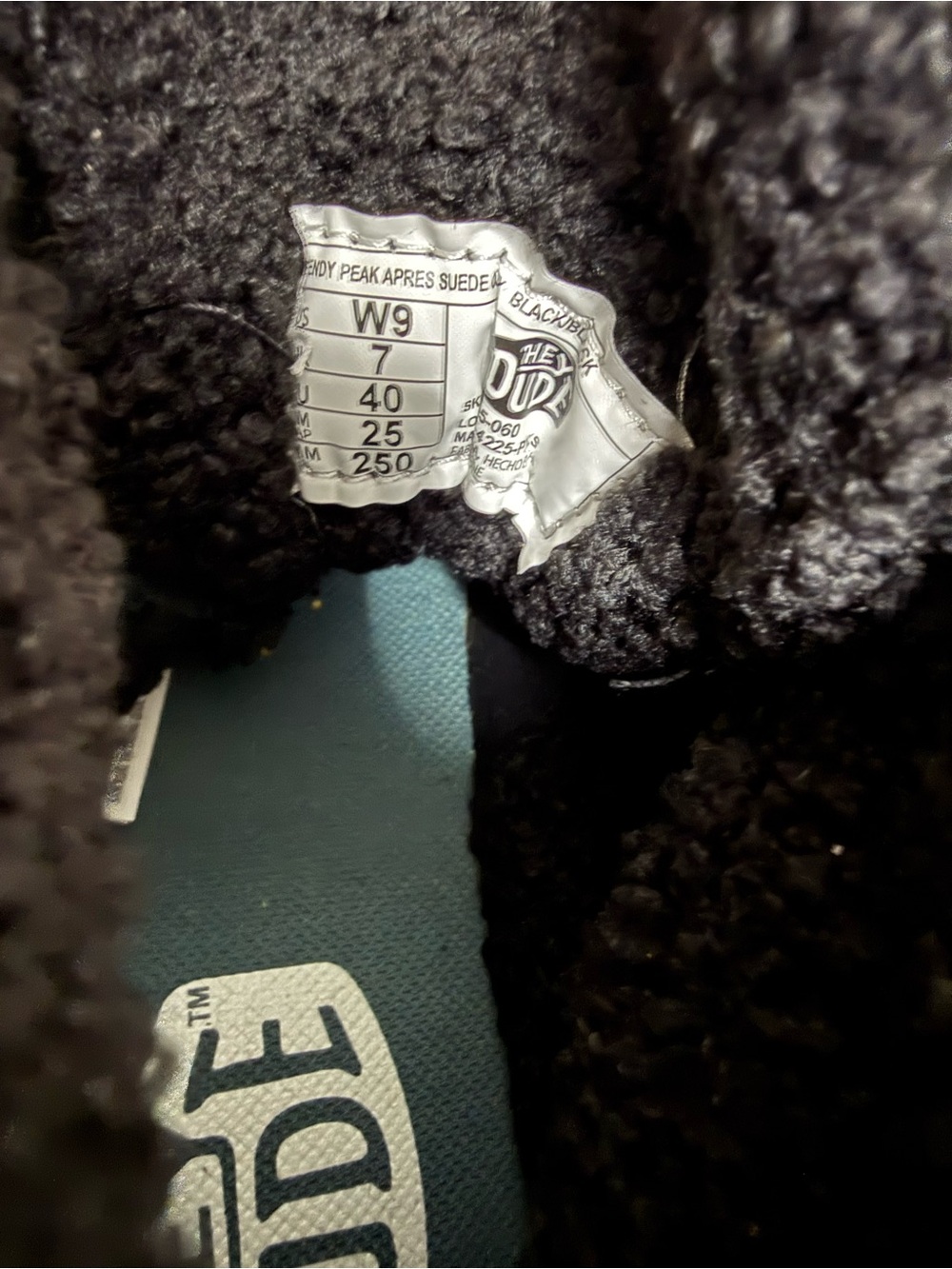 Hey dude women’s  Black Fleece-Lined Winter Sneakers - Picture 6 of 7